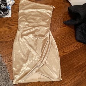 Gold velvet dress !